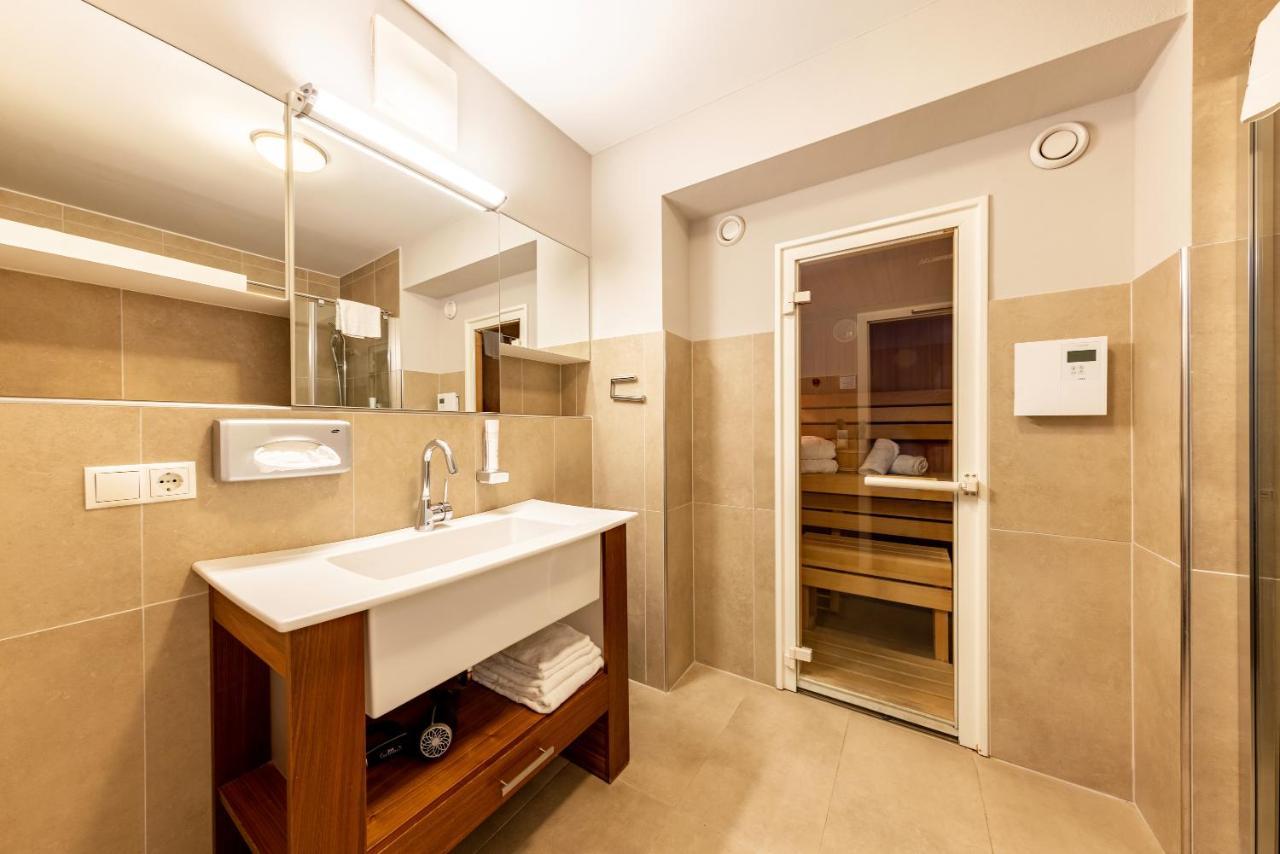 Der Sonnberg Alpinlodges - Apartments Mit Seeblick, Privater Sauna Und Self Check-In Целль-ам-Зеє Екстер'єр фото